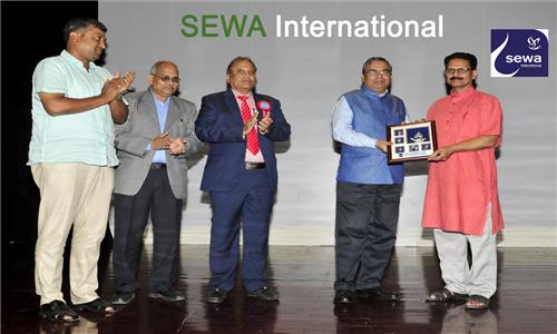 Secretary-General of SEWA International, Shri Shyam Parande, made a presentation on projects of SEWA International in India and abroad on 29th April 2017 at Embassy Auditorium. Ambassador invited Indian community in Oman to contribute to the success of Indias flagship developmental projects.