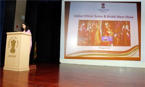 Mrs Sushma Pandey, wife of Ambassador of India to the Sultanate of Oman, organized a mesmerizing and memorable evening of Indian Ethnic Saree and Bridal Wear Show at the premises of Indian Embassy in Muscat on 25 April, 2017, showcasing the rich heritage of Indian Sarees as well as Bridal wear. It was attended by over 120 women, including spouses of diplomats, Omani women and women from within Indian community.