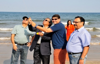 Ambassador was invited to celebrate the Annual Kite Festival which was organized by Muscat Gujarati Samaj at Shaati Al Qurum Beach on a sunny Friday morning.