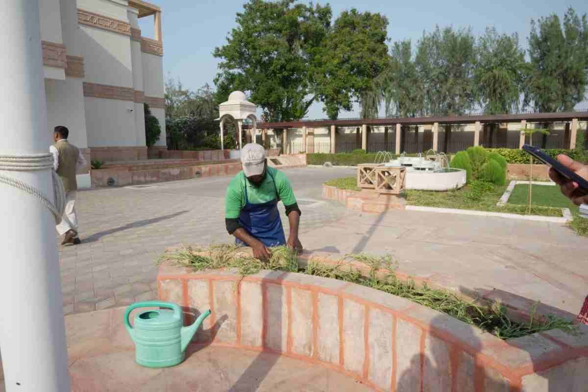 Embody the spirit of 'Swachhata Hi Seva' and remind us that cleanliness is a collective responsibility.