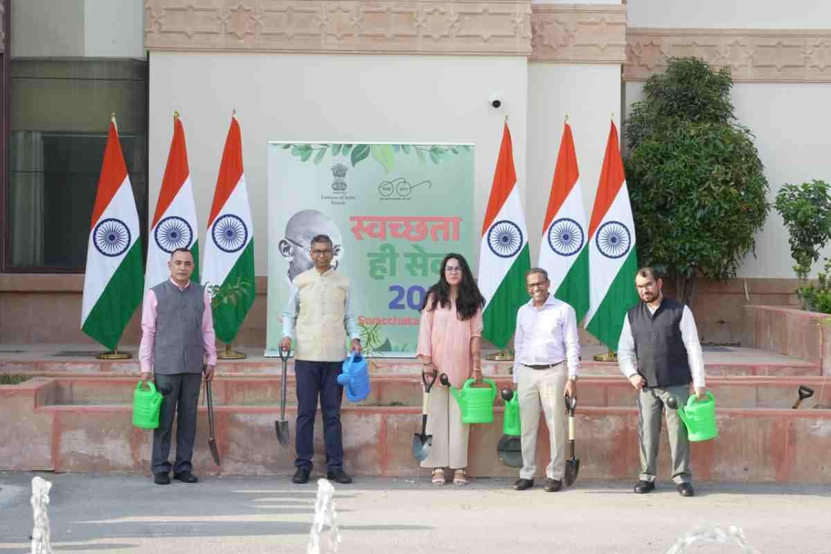 Embody the spirit of 'Swachhata Hi Seva' and remind us that cleanliness is a collective responsibility.