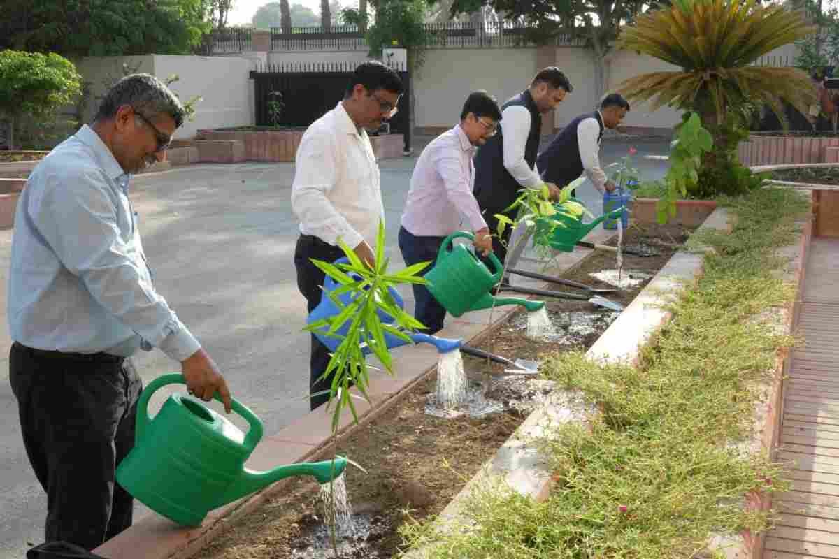 Embody the spirit of 'Swachhata Hi Seva' and remind us that cleanliness is a collective responsibility.