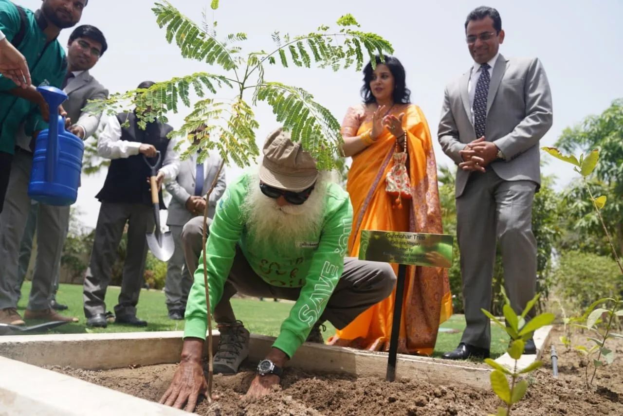 Sadhguru on his maiden visit to Oman for the noble Mission of Save Soil - 25 May 2022