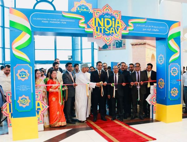 On the occasion of Azaadi Ka Amrit Mahotsav, Ambassador Amit Narang inaugurated the ‘India Utsav’ at Lulu Hypermarket in Oman Avenues Mall